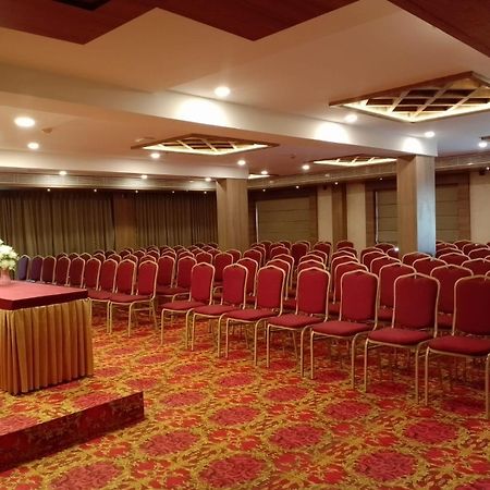 Hotel Mandarin Sky Kannur Esterno foto