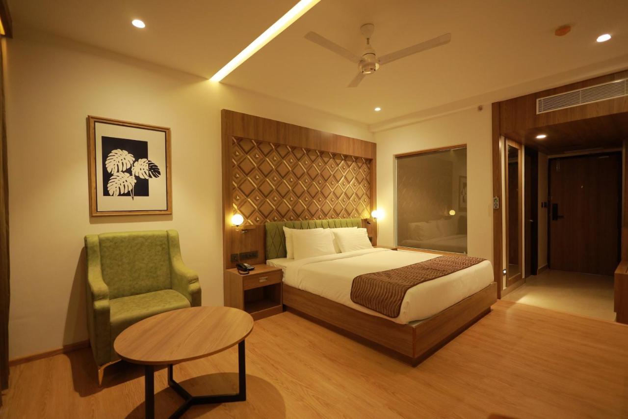 Hotel Mandarin Sky Kannur Esterno foto