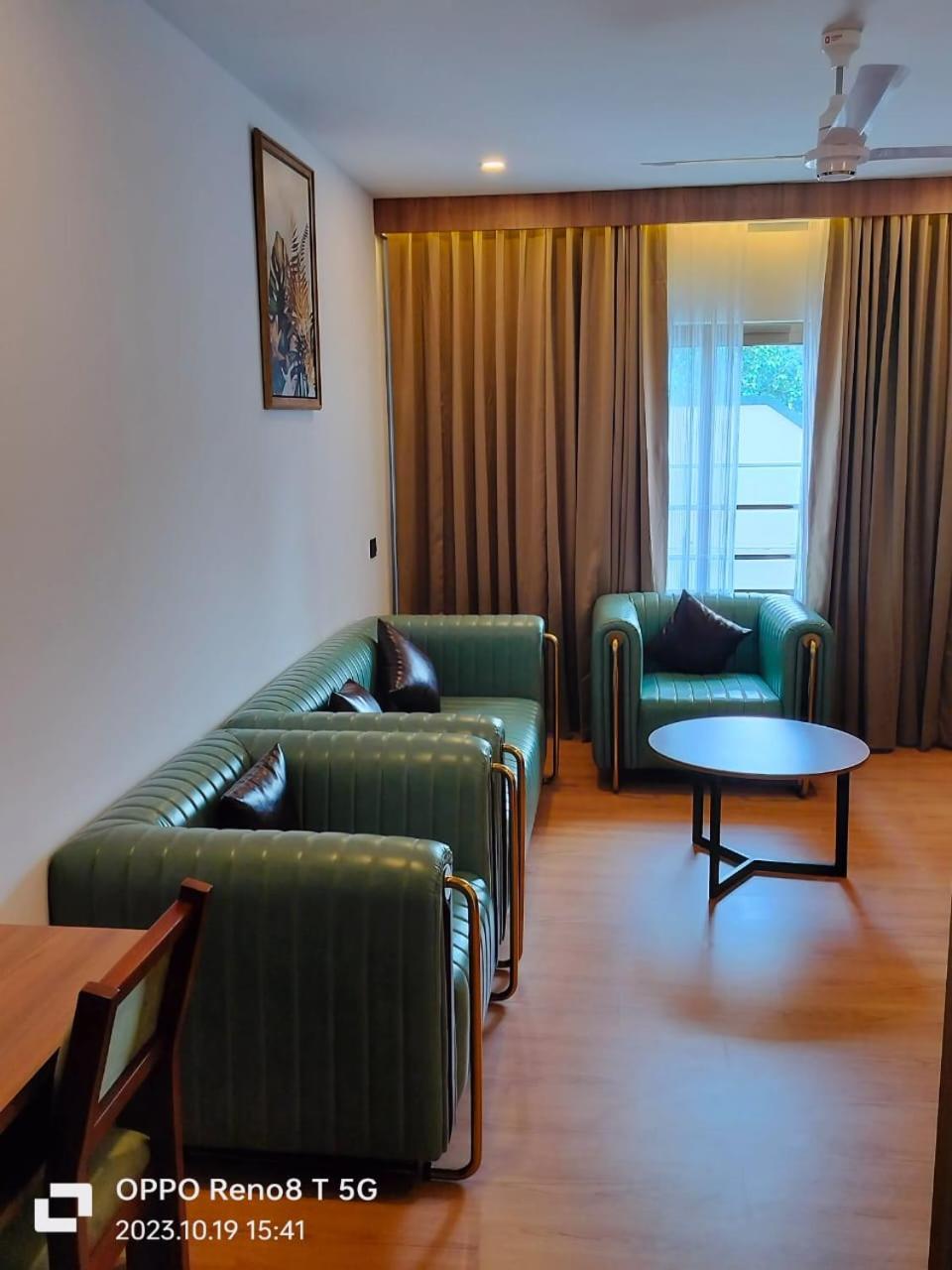 Hotel Mandarin Sky Kannur Esterno foto