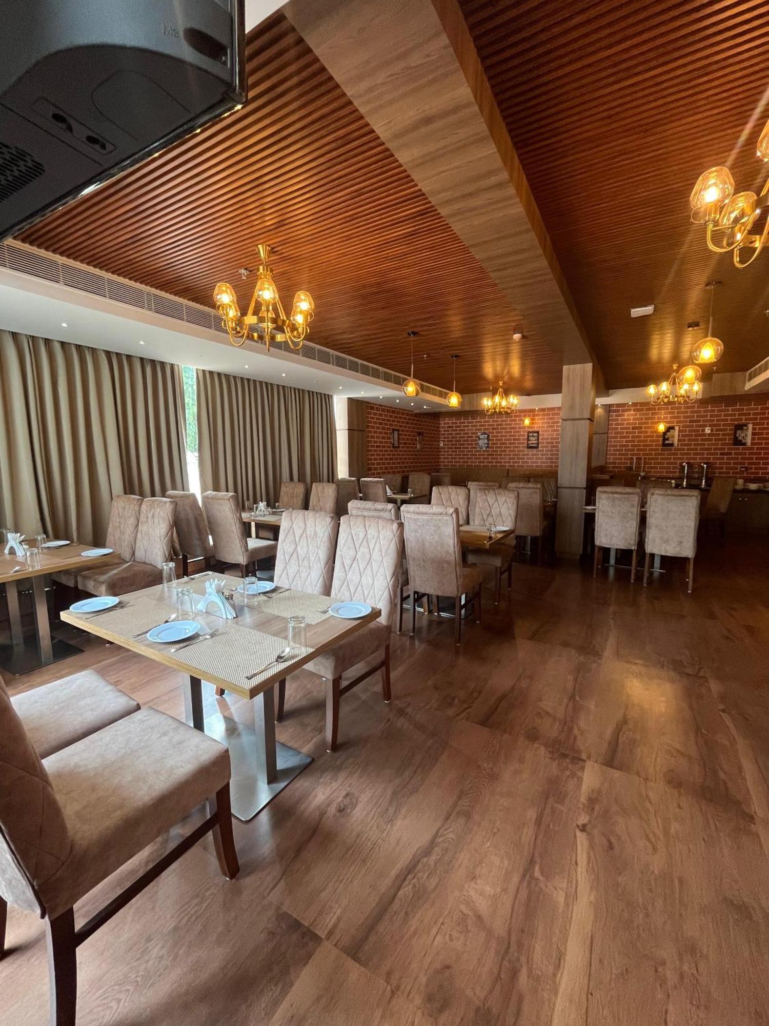 Hotel Mandarin Sky Kannur Esterno foto