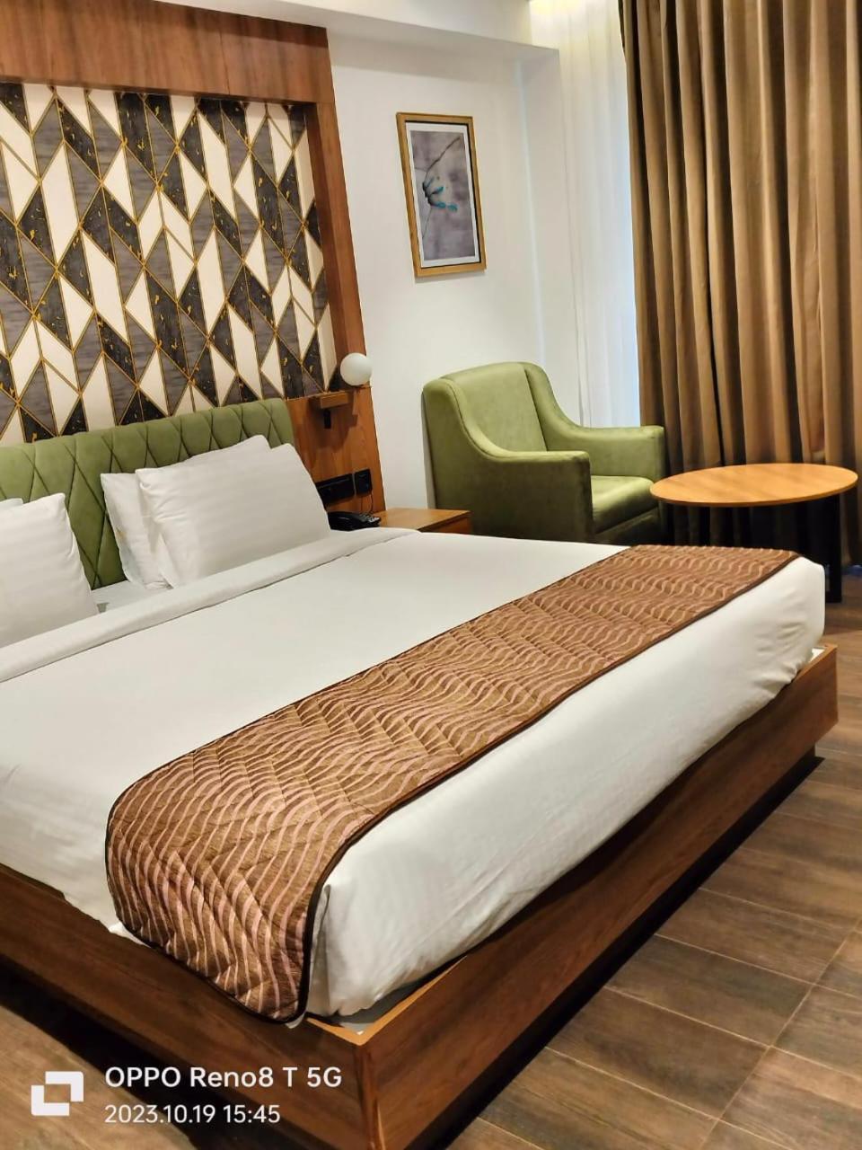 Hotel Mandarin Sky Kannur Esterno foto