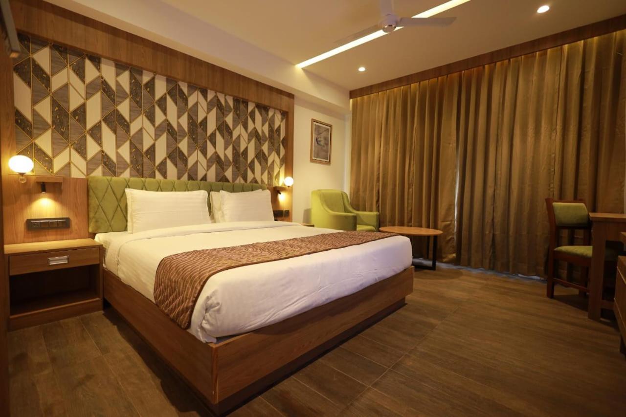 Hotel Mandarin Sky Kannur Esterno foto